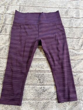 Athleta Plum Heathered Cropped Leggings